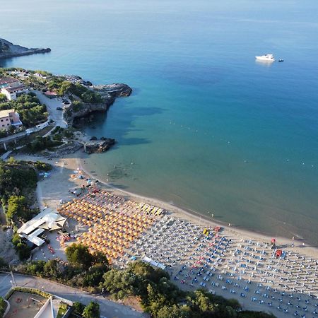 La Dimora Sul Mare Bed & Breakfast มารีนาดีกาเมโรตา ภายนอก รูปภาพ