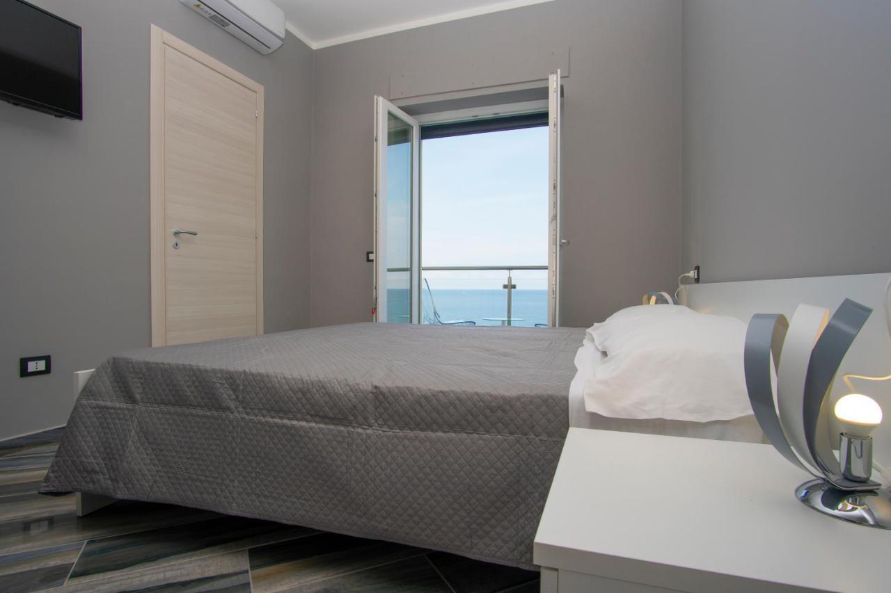 La Dimora Sul Mare Bed & Breakfast มารีนาดีกาเมโรตา ภายนอก รูปภาพ