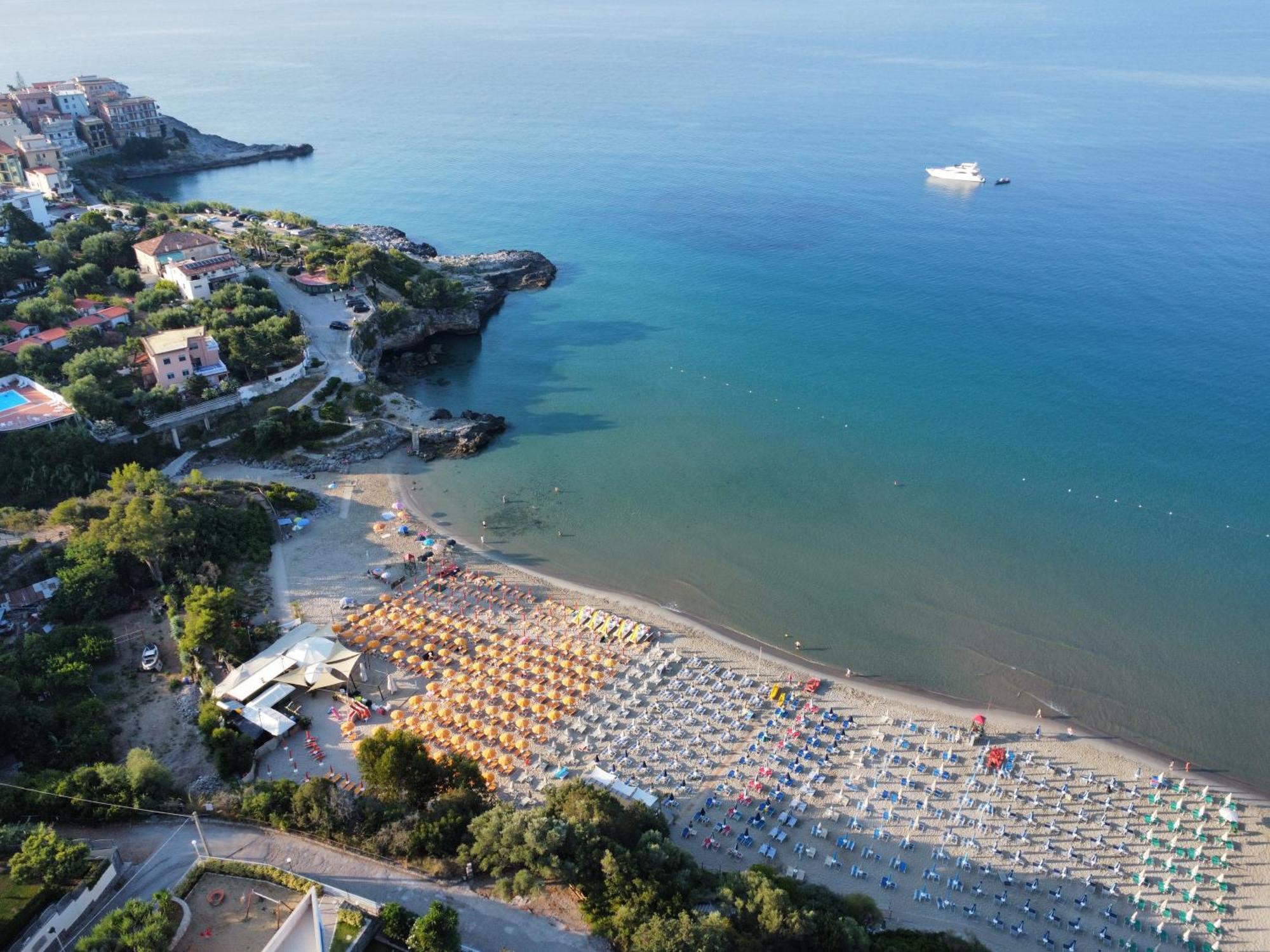 La Dimora Sul Mare Bed & Breakfast มารีนาดีกาเมโรตา ภายนอก รูปภาพ